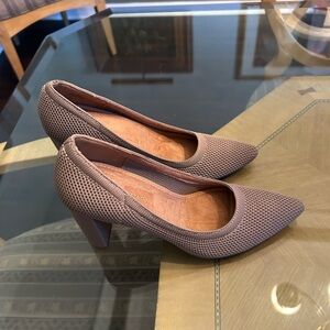 Adrienne Vittadini mesh taupe/brown heel.  Very stylish.